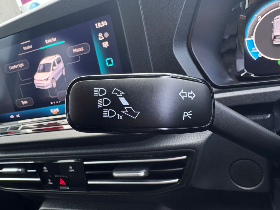 2025 Volkswagen Caddy Maxi Life LIFE TDI 122BHP A7F 5DR A €42,500