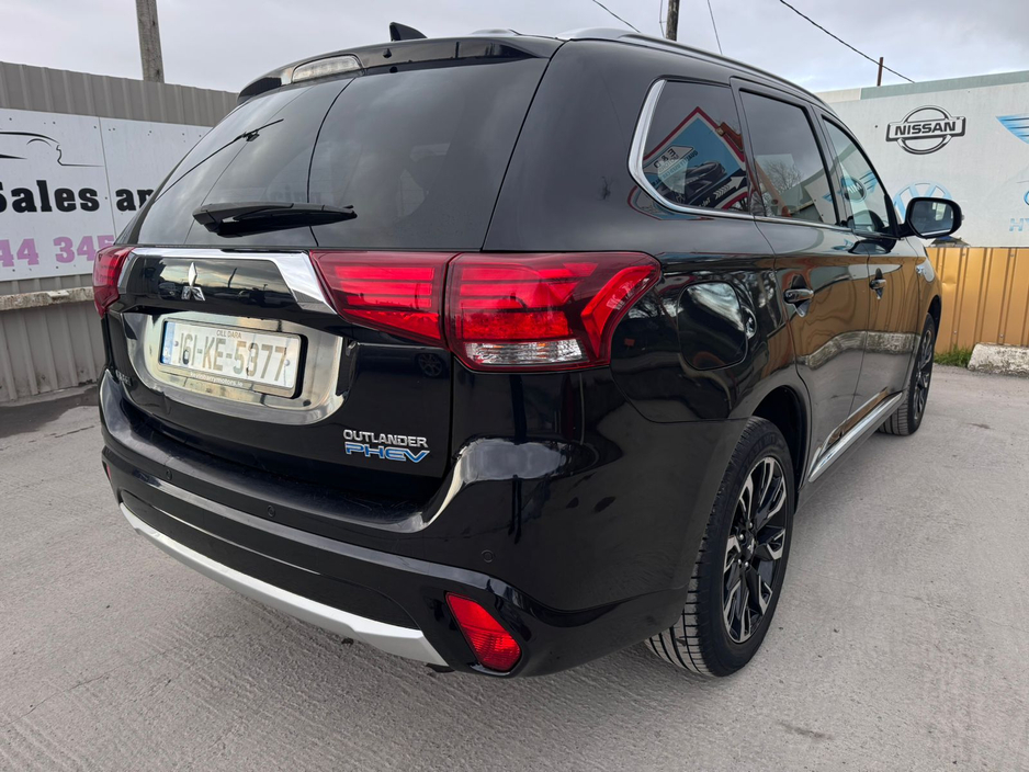 2016 Mitsubishi Outlander - image 5