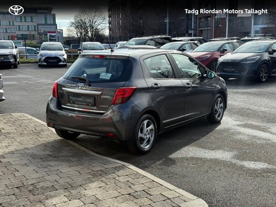 2016 Toyota Yaris - image 2