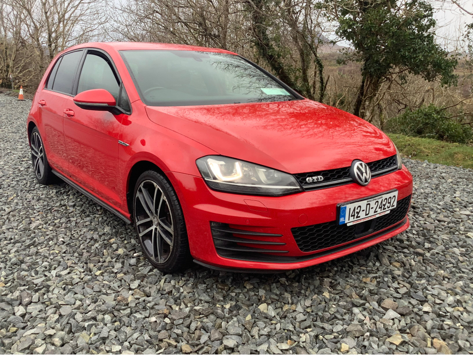 2014 Volkswagen Golf - image 25