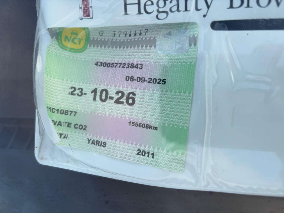 2011 Toyota Yaris - image 4