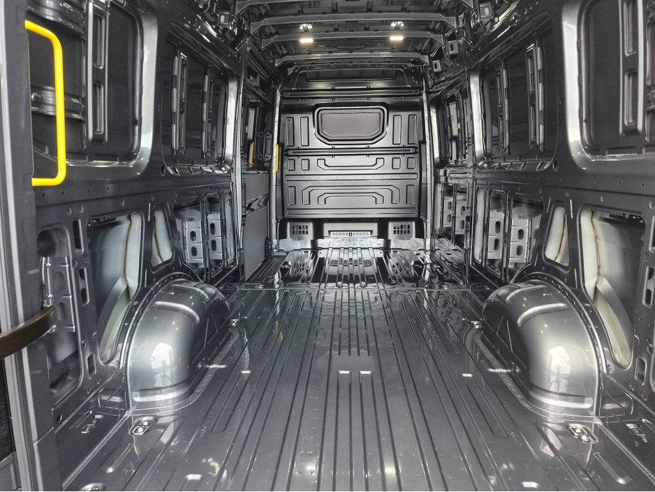 2026 Volkswagen Crafter - image 10