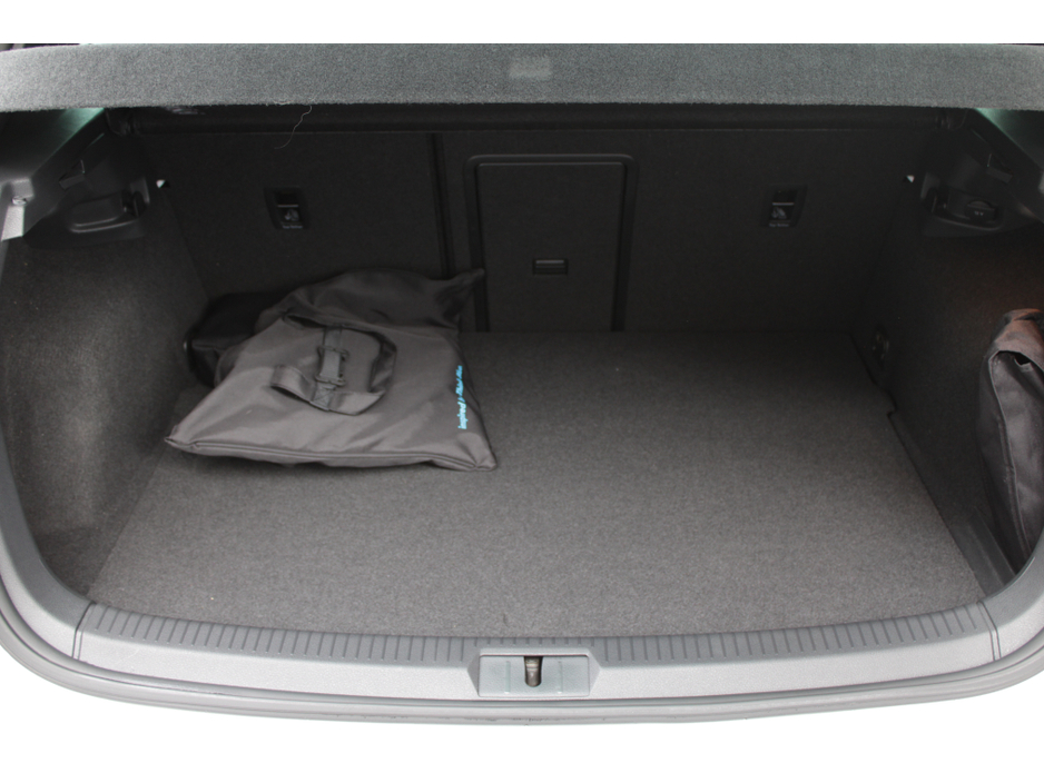 2016 Volkswagen Golf - image 20