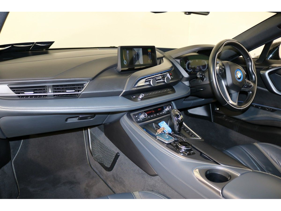 2017 BMW i8 - image 12