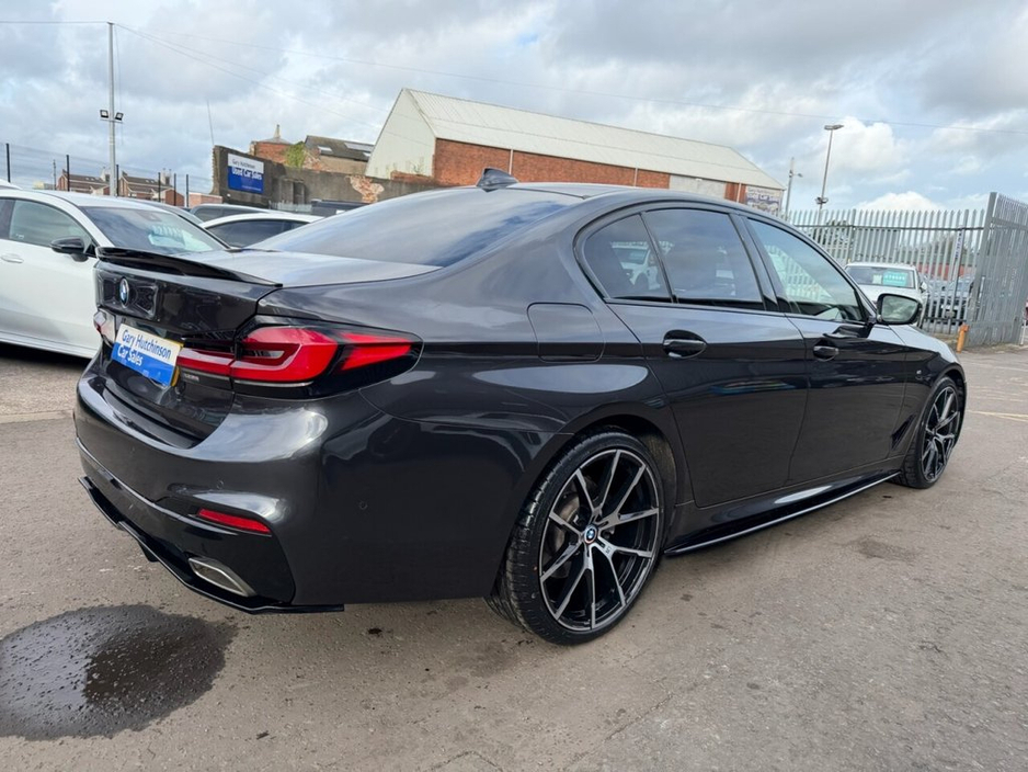 2020 BMW 5 Series - image 26