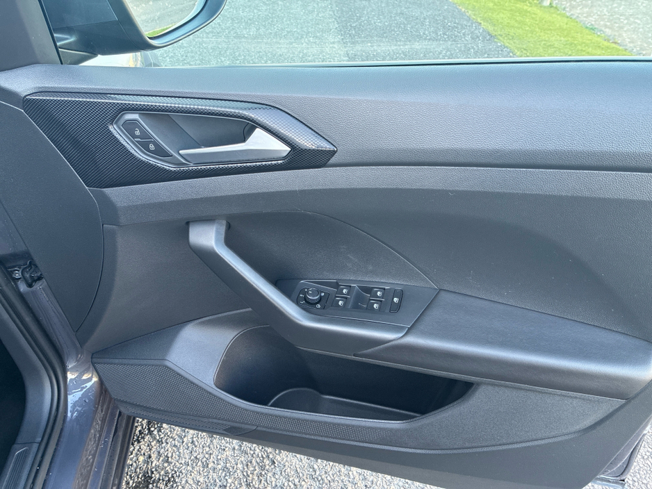 2025 Volkswagen T-Cross - image 11