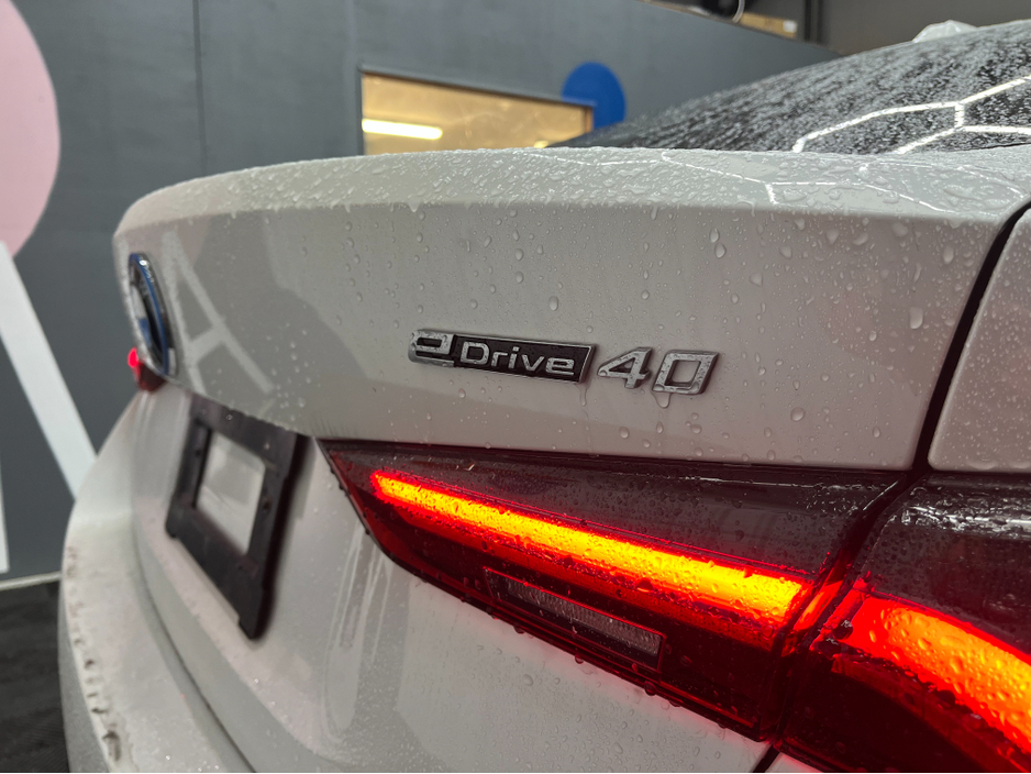 2022 BMW i4 €34950 2022 BMW I4 EDRIVE 40  / CRUISE CONTROL / 360° CAMERA / ELECTRIC MEMORY & HEATED SEATS / AMBIENT LIGHTS / APPLE CARPLAY €34,950