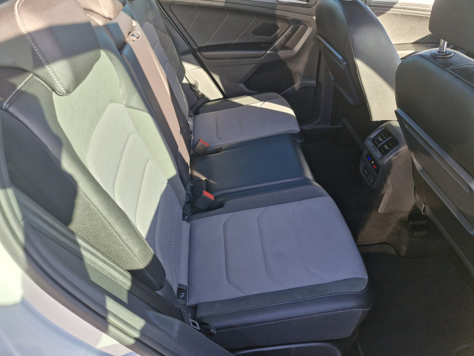 2018 Volkswagen Tiguan - image 21