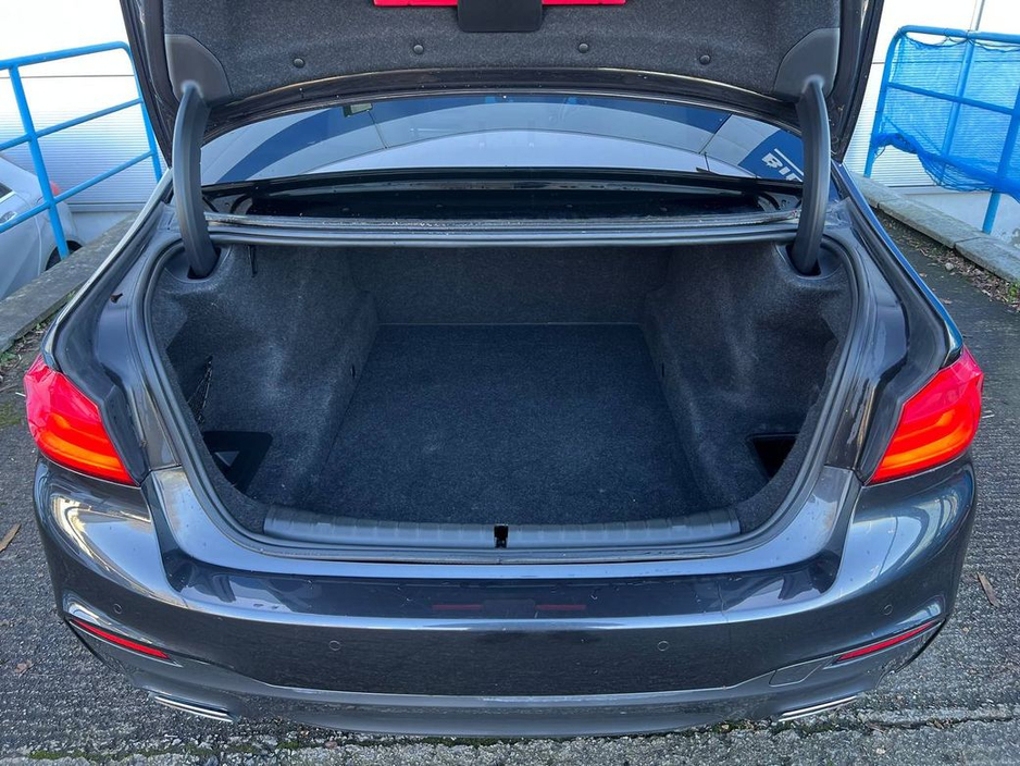 2019 BMW 5 Series 520d M-SPORT * READY TO DRIVE AWAY TODAY * // LEATHER HEATED SEATS // 19" M-SPORT ALLOYS // PARKING SENSORS FRONT & REAR €27,900