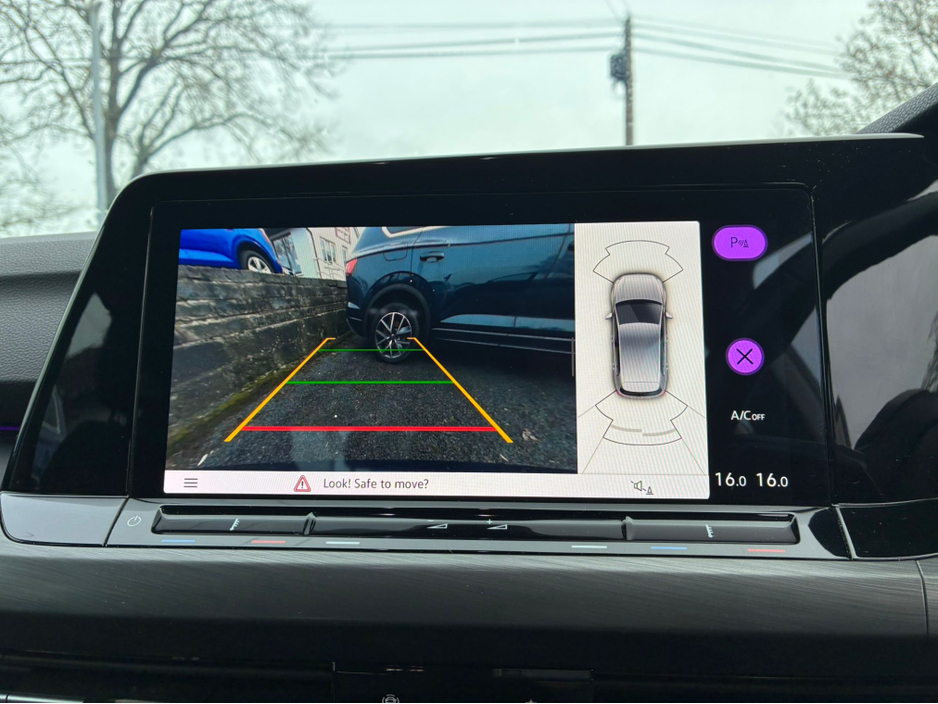 2022 Volkswagen Golf - image 12