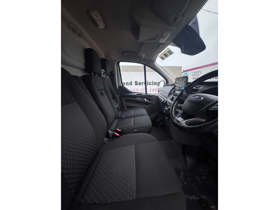2020 Ford Transit Custom - image 11