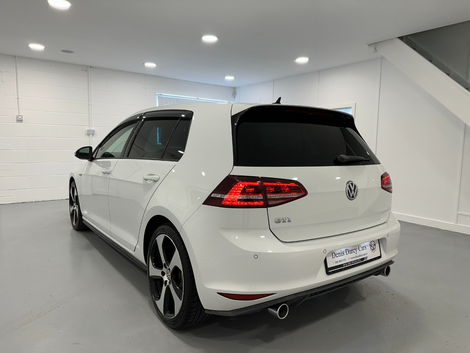 2014 Volkswagen Golf - image 12
