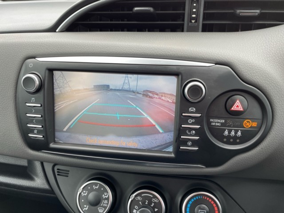 2020 Toyota Yaris - image 12