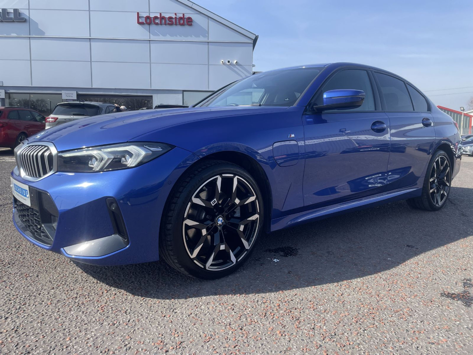 2025 BMW 3 Series - image 3