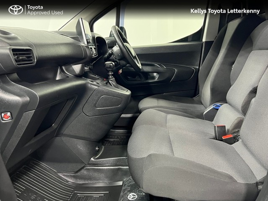 2023 Toyota Proace City - image 6