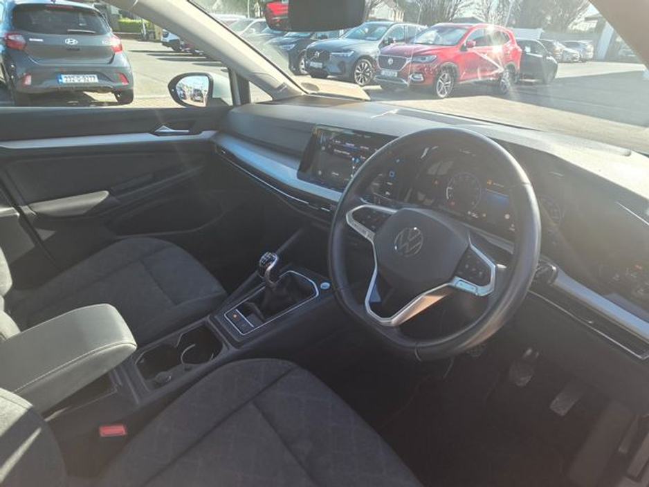 2023 Volkswagen Golf - image 9