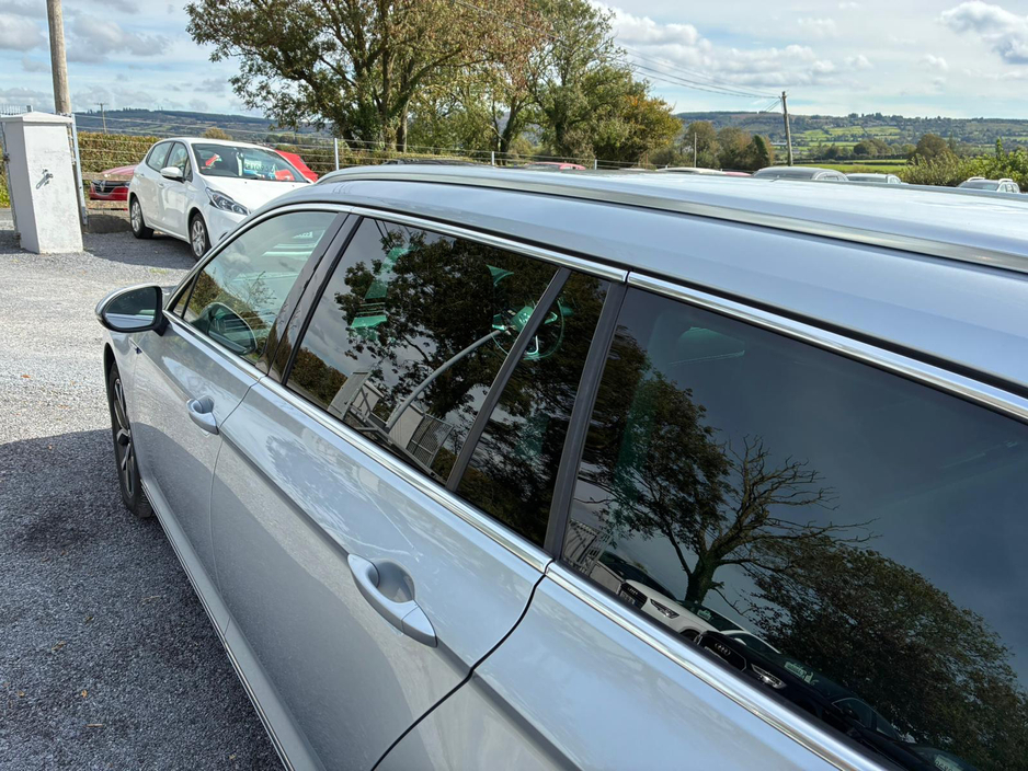 2022 Volkswagen Passat - image 14