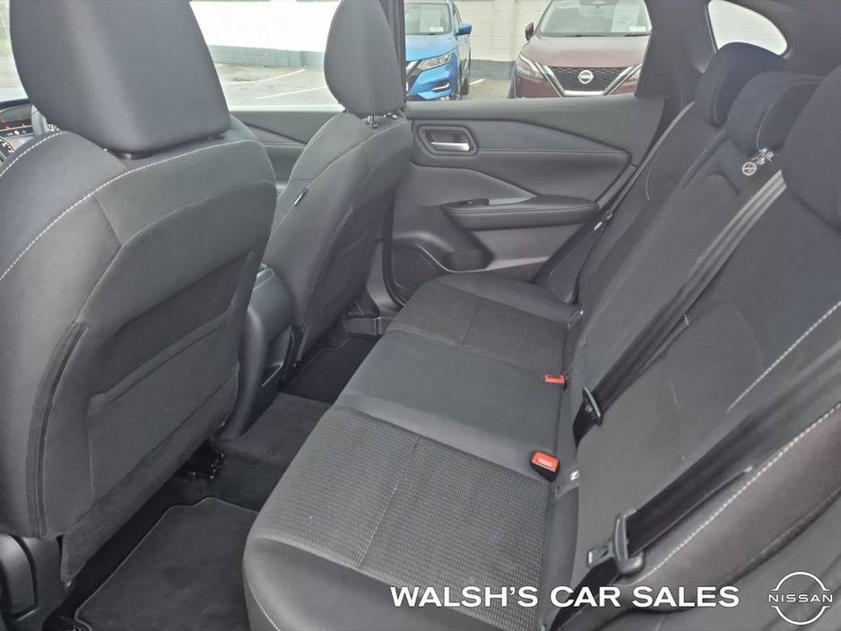 2022 Nissan Qashqai 1.3 HYB SV + Glass Roof Pack €25,950