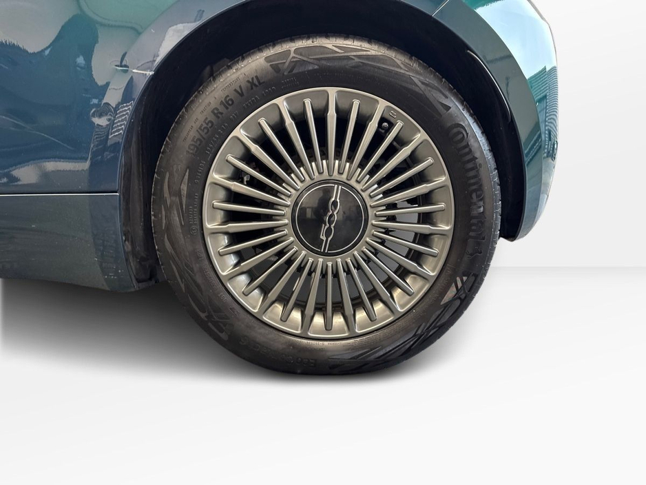 2022 Fiat 500 - image 5