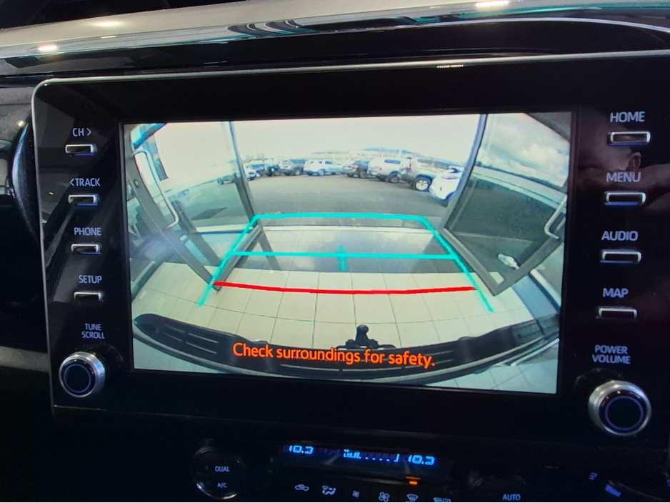 2022 Toyota Hilux - image 14