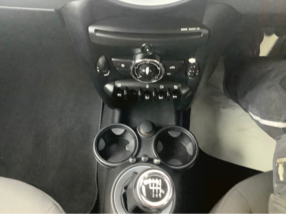2012 MINI Hatch - image 17