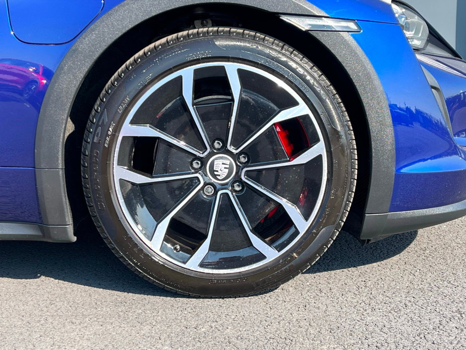 2022 Porsche Taycan 4S Cross Turismo 93kWh €61,995