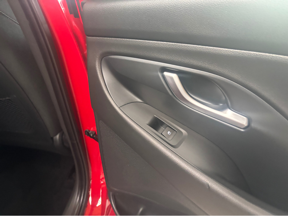 2022 Hyundai i30 - image 4