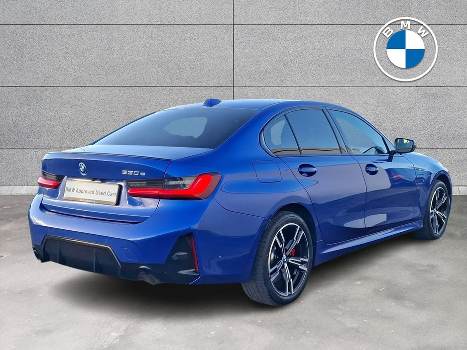 2025 BMW 3 Series - image 23