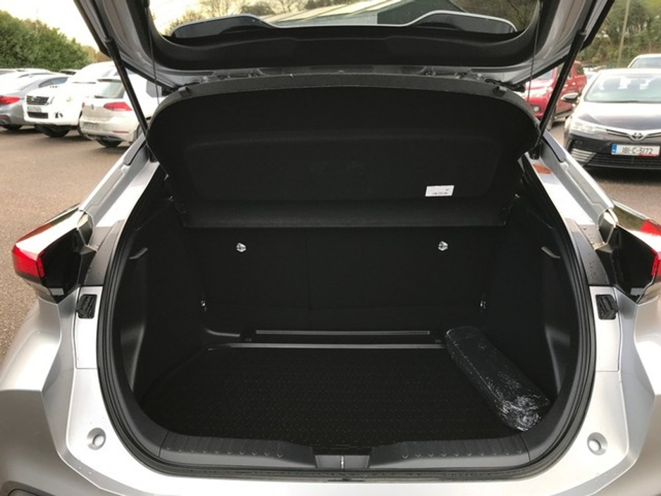 2025 Toyota C-HR - image 10