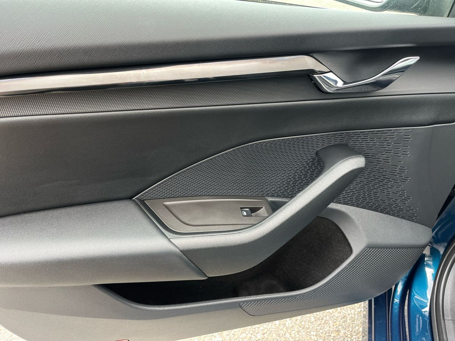 2023 Skoda Octavia - image 11