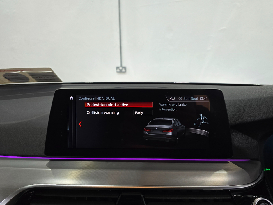 2018 BMW 5 Series - image 21