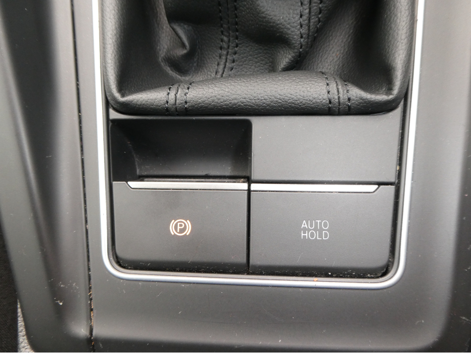 2022 Volkswagen Golf - image 43