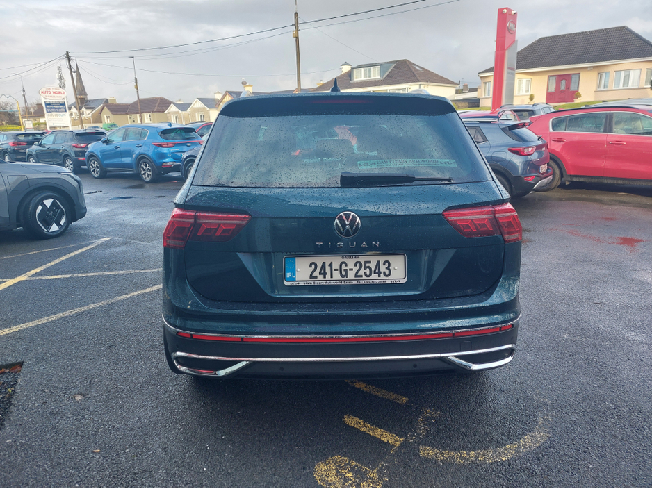 2024 Volkswagen Tiguan - image 5