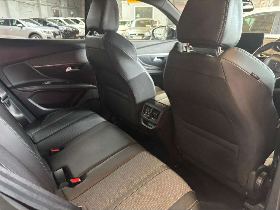 2023 Peugeot 3008 - image 15
