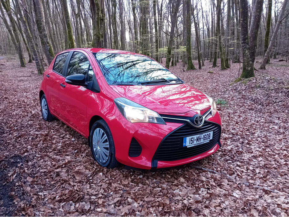 2015 Toyota Yaris - image 3