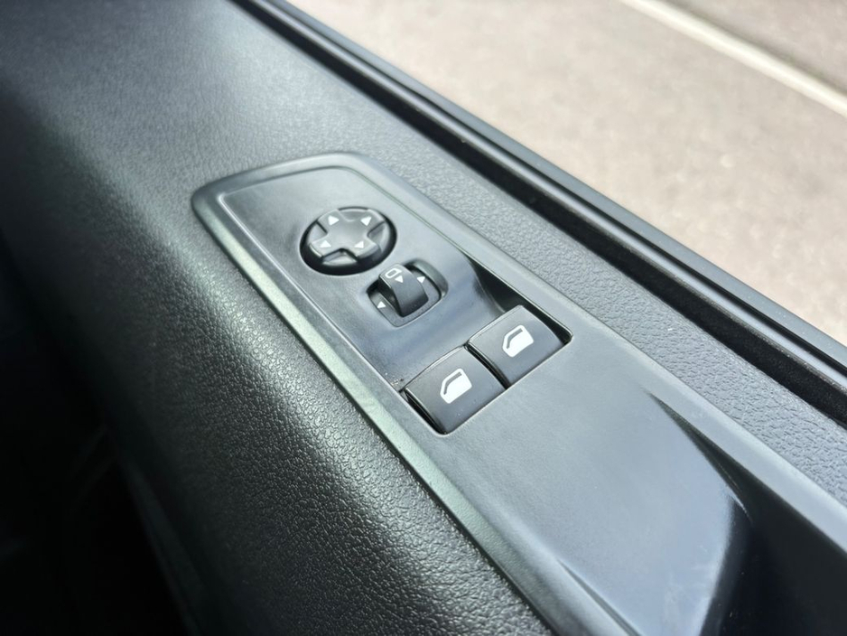 2024 Toyota Proace - image 9