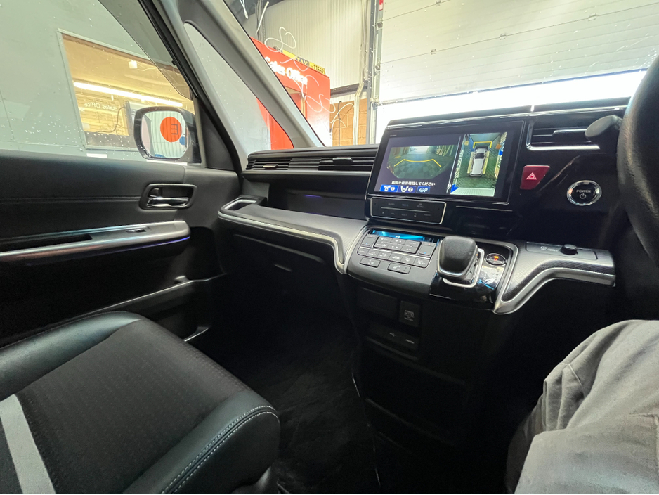 2020 Honda Stepwagon - image 18