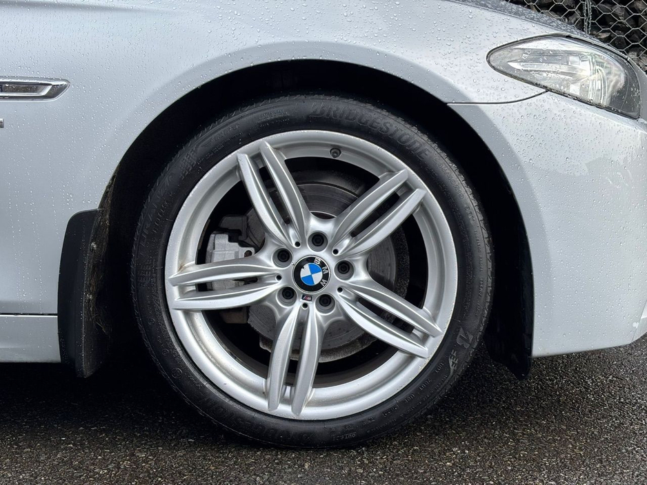 2016 BMW 5 Series - image 4
