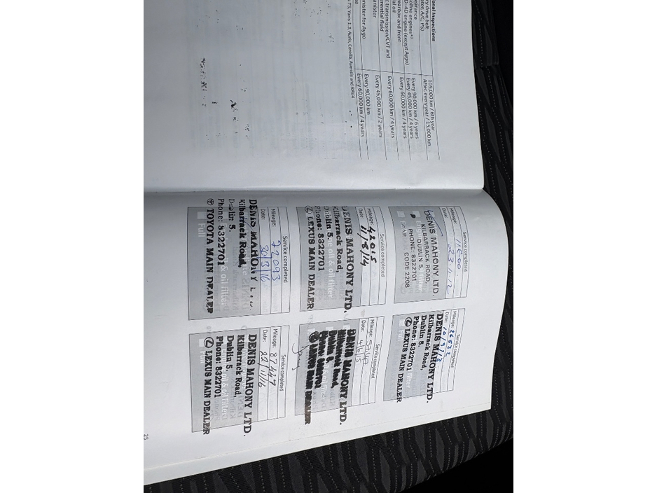 2012 Toyota Yaris - image 2