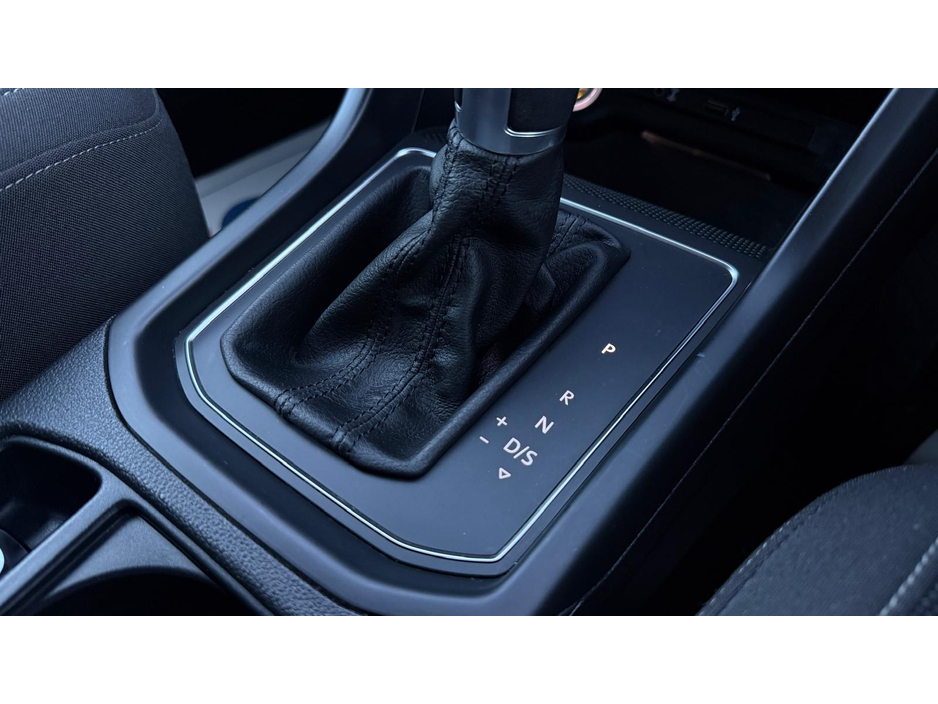 2016 Volkswagen Touran - image 11