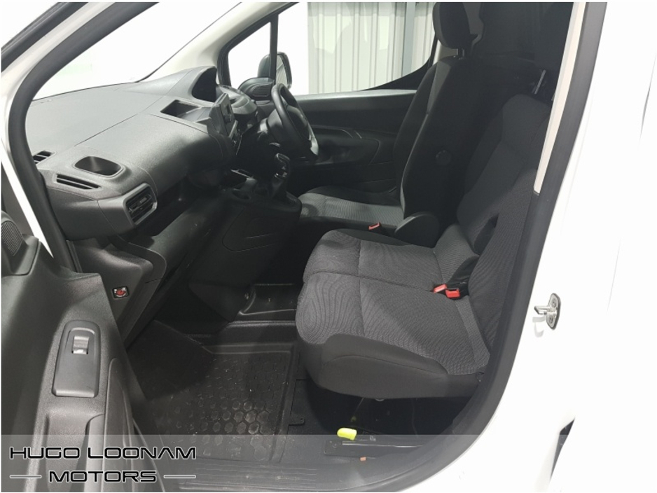 2021 Peugeot Partner - image 10