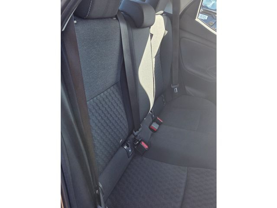 2022 Toyota Yaris - image 7