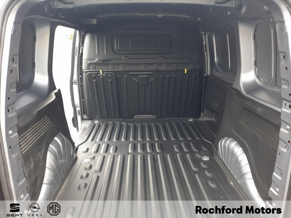 2021 Toyota Proace - image 11