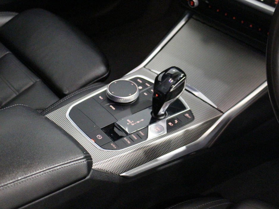 2019 BMW 3 Series - image 25