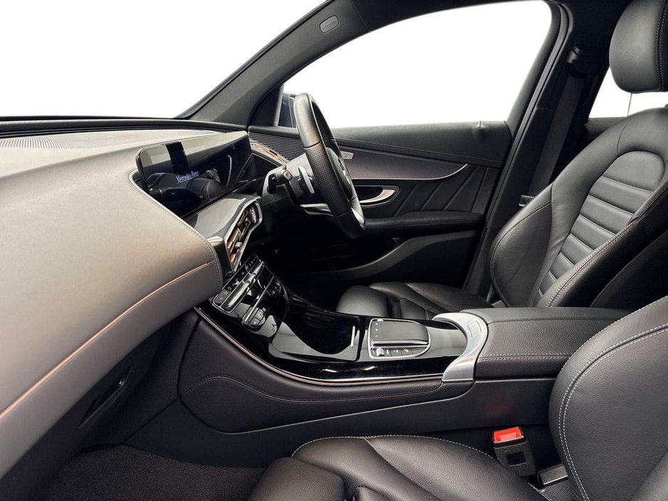 2022 Mercedes-Benz EQC - image 2