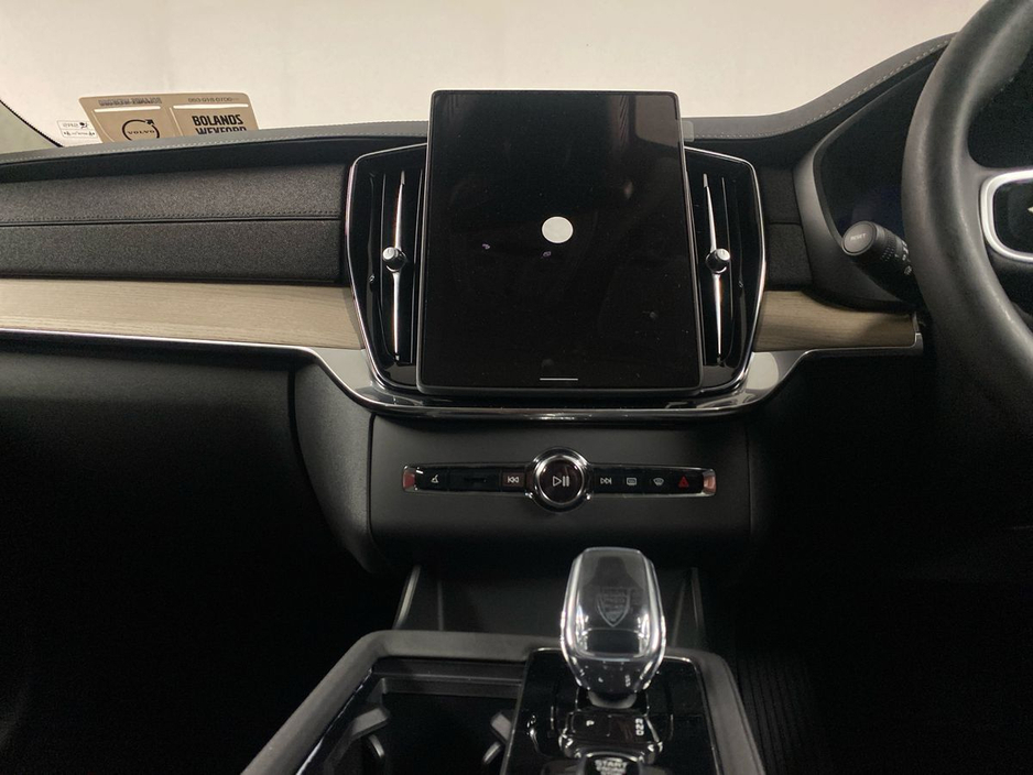 2026 Volvo XC90 - image 14