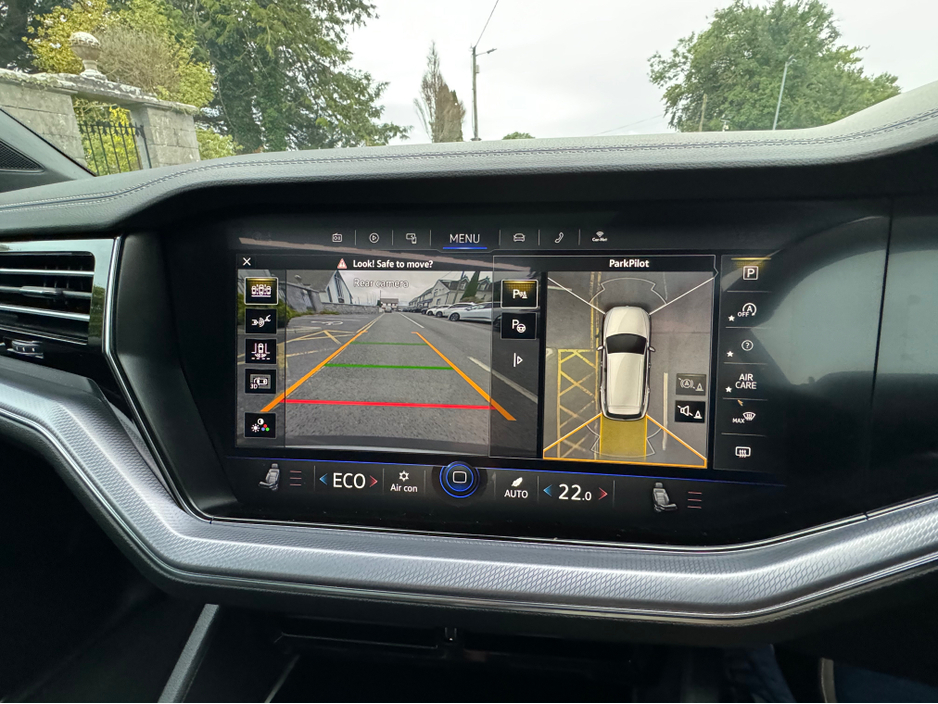 2024 Volkswagen Touareg - image 23