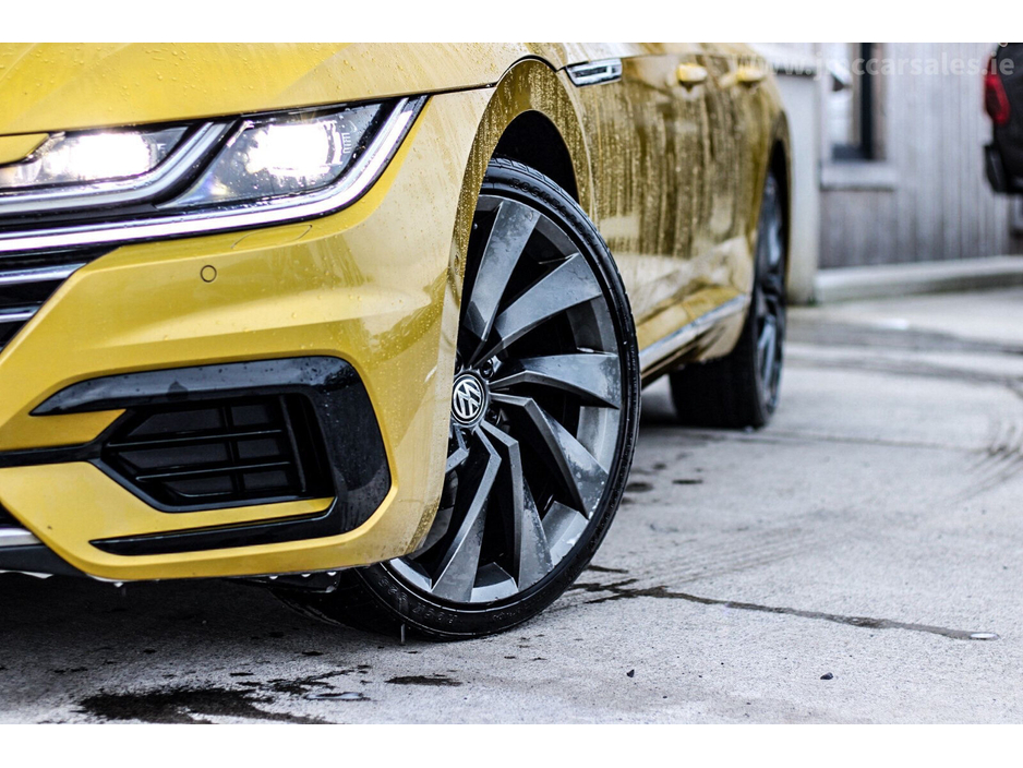 2018 Volkswagen Arteon - image 2