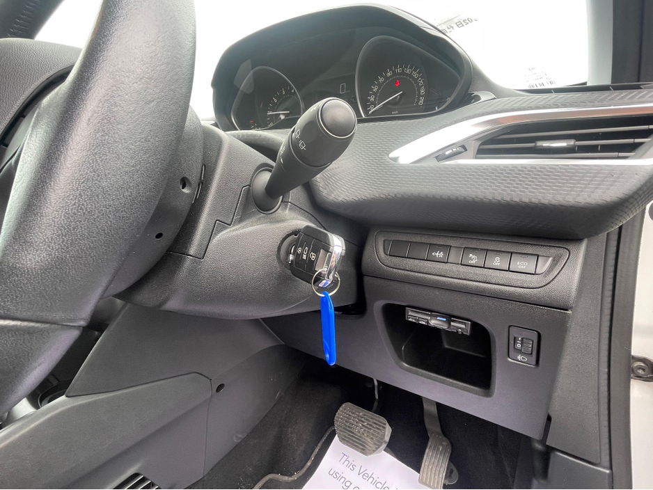 2016 Peugeot 208 1.2 Petrol Automatic LOW KM €9,900