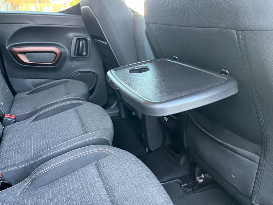 2020 Peugeot Rifter - image 11